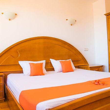 Family Hotel Elegance อาร์บานาซิ ห้อง รูปภาพ