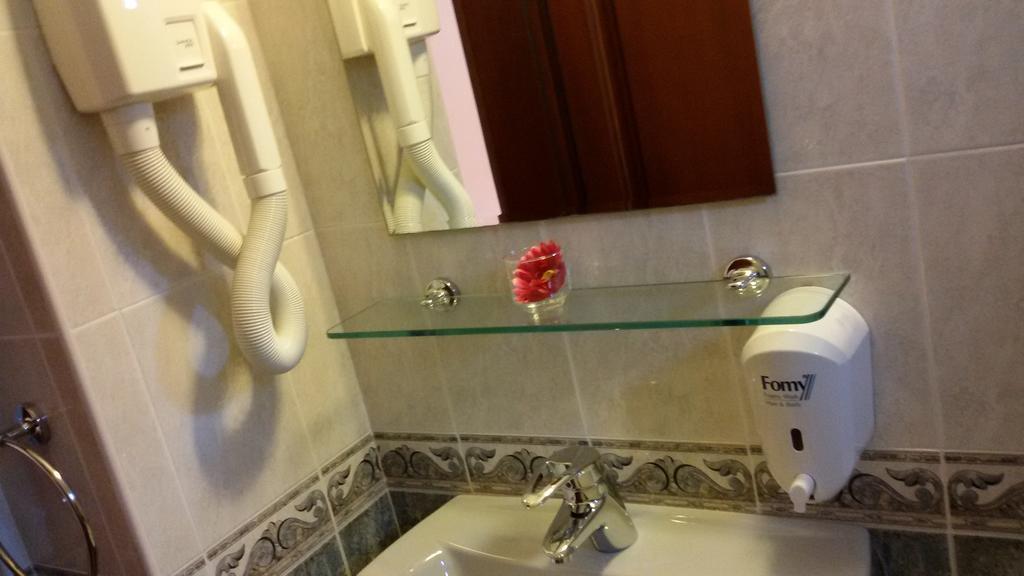 Family Hotel Elegance อาร์บานาซิ ภายนอก รูปภาพ