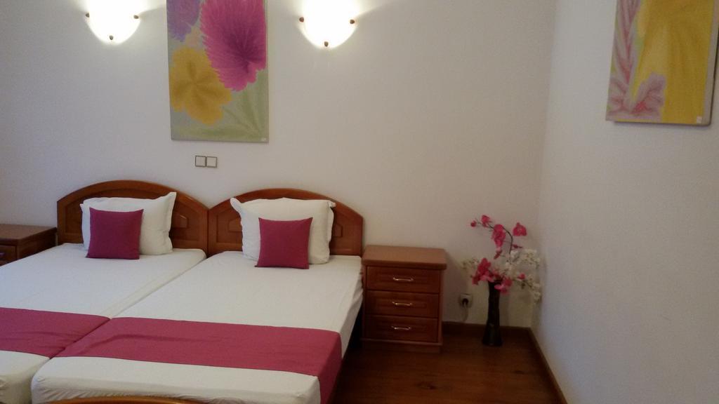 Family Hotel Elegance อาร์บานาซิ ภายนอก รูปภาพ