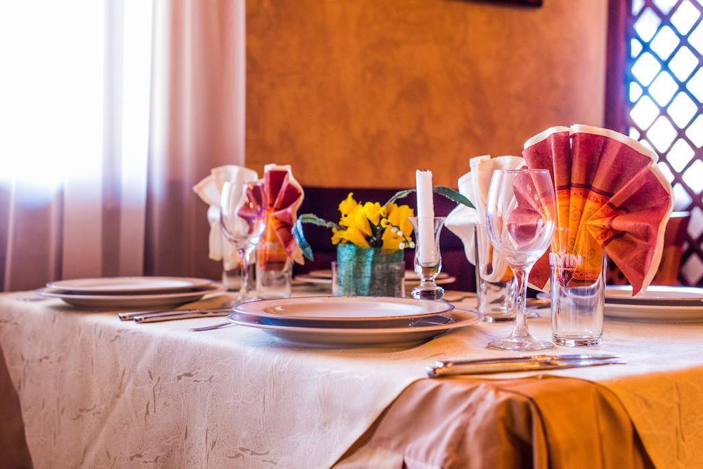 Family Hotel Elegance อาร์บานาซิ ภายนอก รูปภาพ