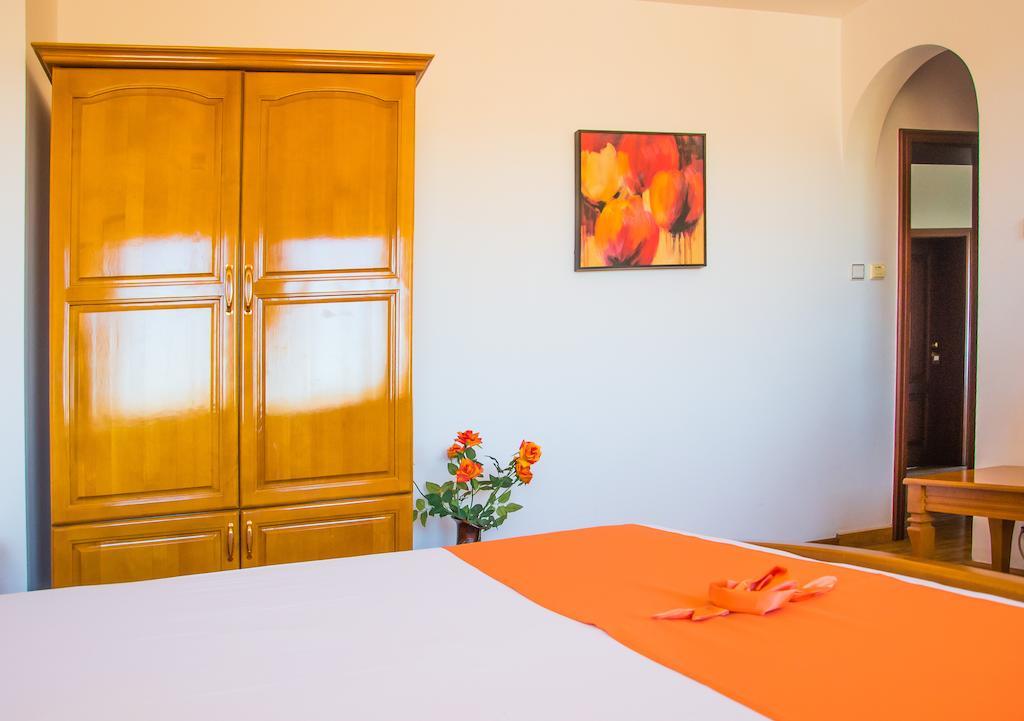 Family Hotel Elegance อาร์บานาซิ ห้อง รูปภาพ