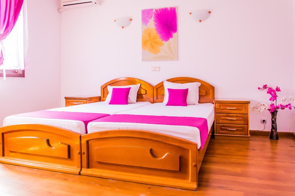 Family Hotel Elegance อาร์บานาซิ ห้อง รูปภาพ