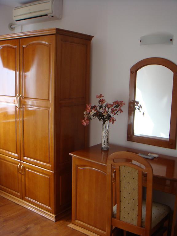 Family Hotel Elegance อาร์บานาซิ ห้อง รูปภาพ